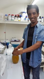 Moses Berhane, Lab technoloog met eerste resultaat